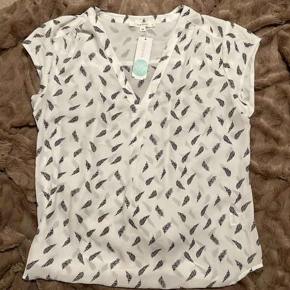 Fun 2 Fun White and Black Blouse - Picture 7 of 9